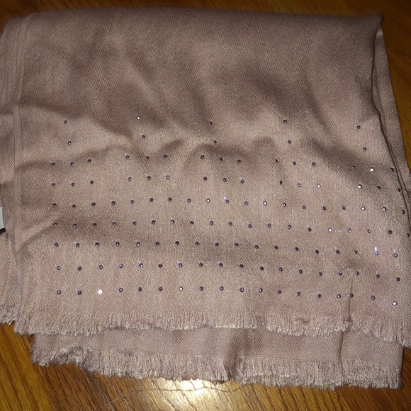 Lady’s scarf - Picture 3 of 4